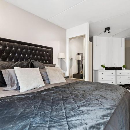 Luxurious Modern Room In Central Oslo - Eur 4K Expensive Bed And 82" Cinematic Tv 외부 사진