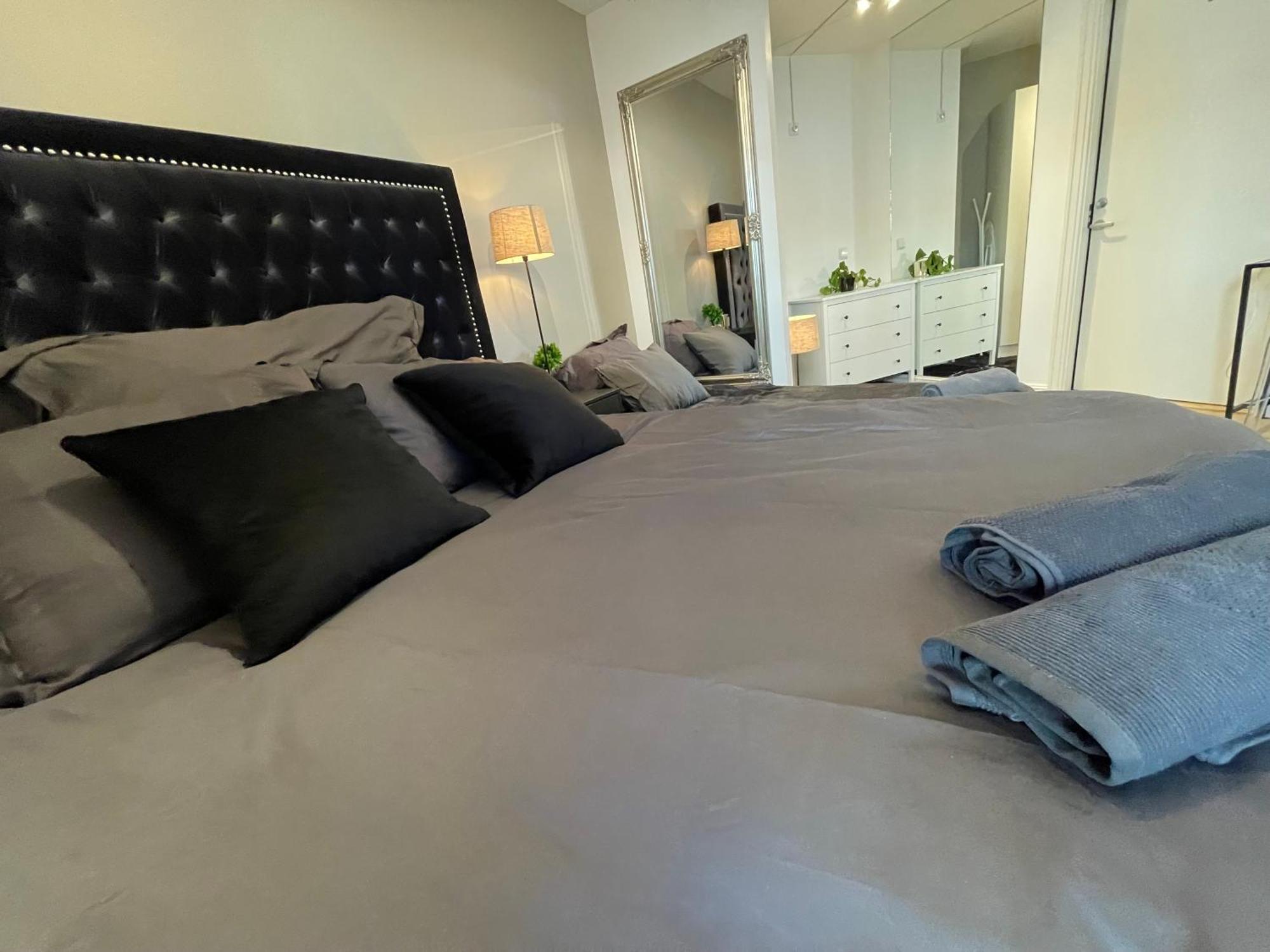 Luxurious Modern Room In Central Oslo - Eur 4K Expensive Bed And 82" Cinematic Tv 외부 사진
